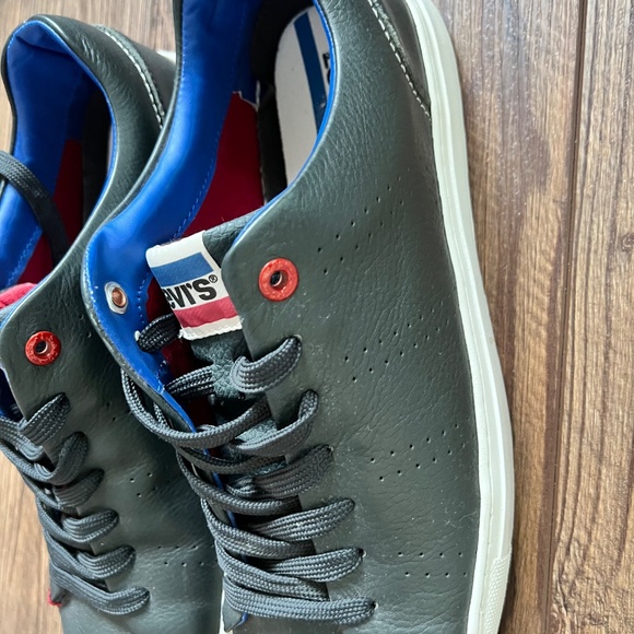 Levi’s Sneakers 11.5 - Picture 2 of 2